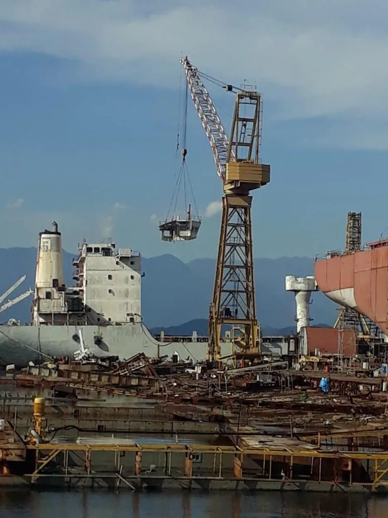 Operação de descomissionamento naval realizada pela VitoriaFer